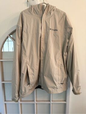Columbia Omni-Tech Watertight II Rain Jacket Beige Khaki Men's/Womens size Large